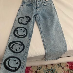 bershka jeans smiley